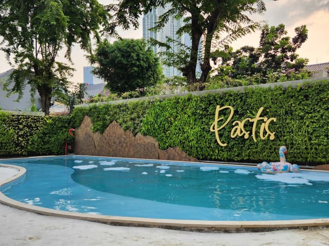 Pastis Pool Bar