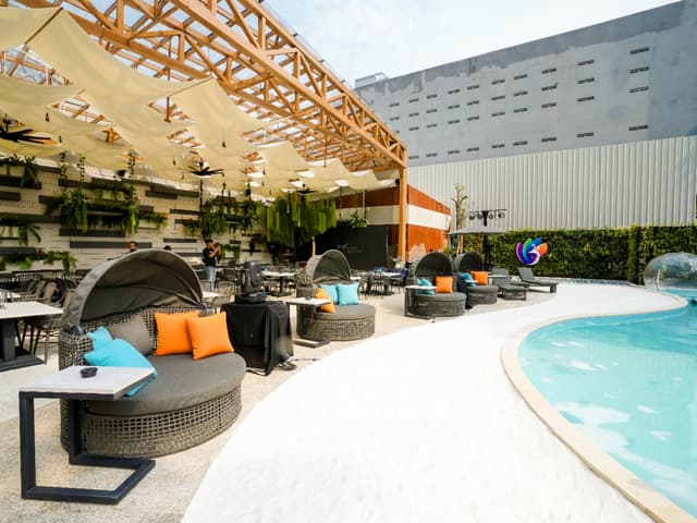 Pastis Pool Bar