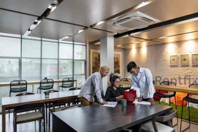 Modern co-working meeting room with casual sofa seating for team breakout sessions and workshops.