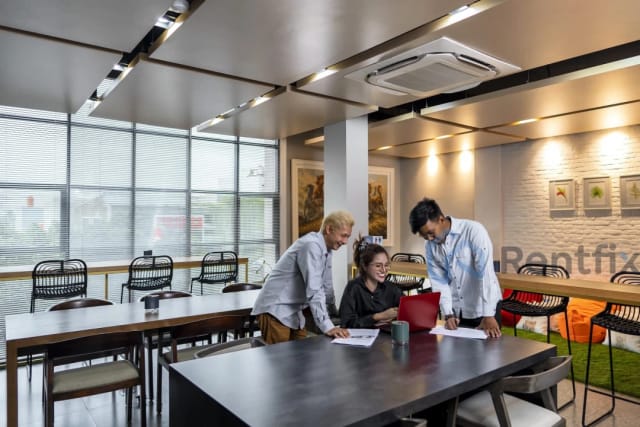 Modern co-working meeting room with casual sofa seating for team breakout sessions and workshops.