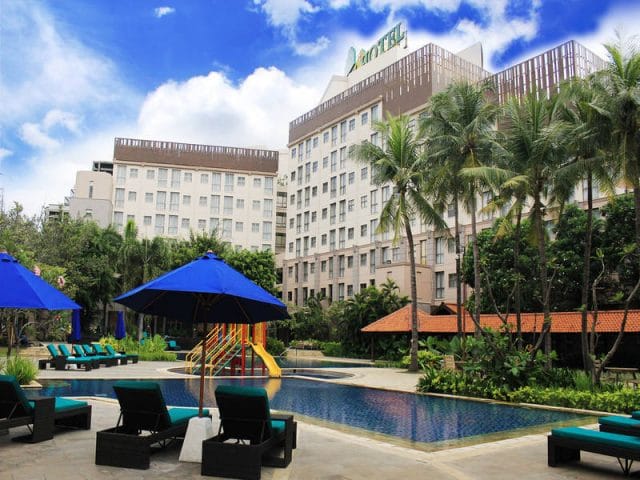 Poolside resort venue for corporate retreats and incentive travel events.
