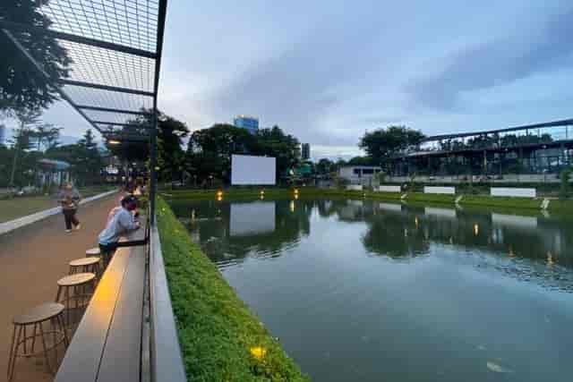 Waterfront outdoor event venue at CIBIS Business Park, ideal for corporate gatherings and functions.