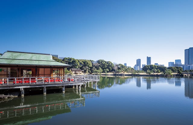 Tokyo gallery event space featuring traditional architecture for executive retreats and receptions.