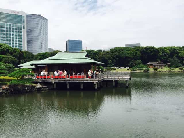 Nakajima-no-ochaya tea house, Hama-rikyu Gardens: serene venue for executive retreats and networking.