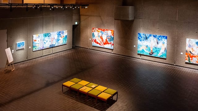 Minimalist Tokyo Metropolitan Art Museum gallery, industrial space for corporate reception events.
