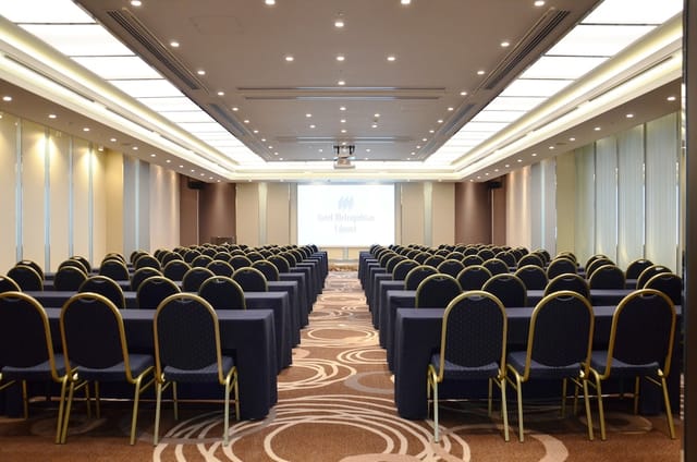 Modern conference room, Hotel Metropolitan Edmont classroom setup for corporate seminar training.