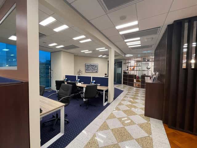 Virtual office in Tri-Seven Roppongi featuring a professional collaboration area for team meetings.