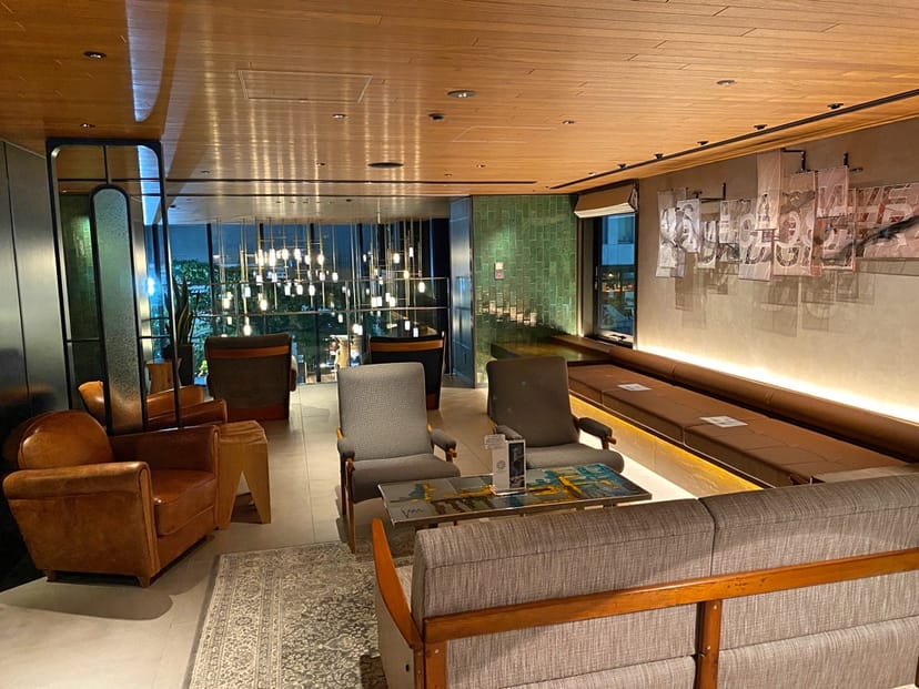 Lounge at Royal Park Canvas Ginza 8: Sophisticated venue for corporate retreats and networking.