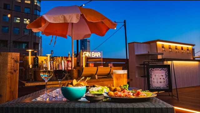 Gin bar on Tokyo Bay rooftop, perfect for sunset corporate networking and VIP event receptions.