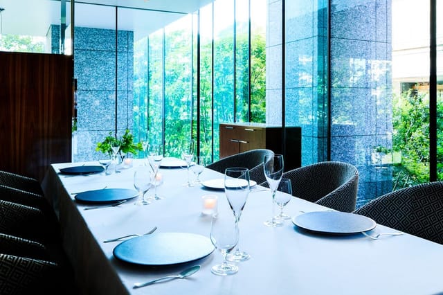 Private dining room in PlaigaTOKYO with floor-to-ceiling glass for executive meetings and VIP lunches.