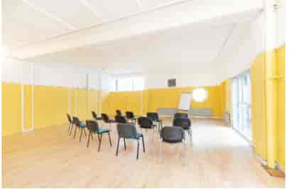 Kilburn Hall Bristol: Flexible workshop space with yellow walls for community events.