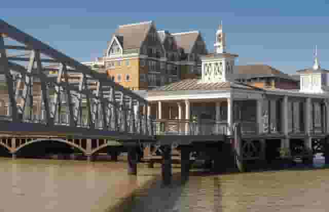 Gravesend Town Pier