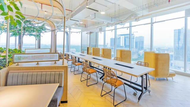 GoWork ASG Tower event space with natural light for collaborative workshops and corporate meetings.
