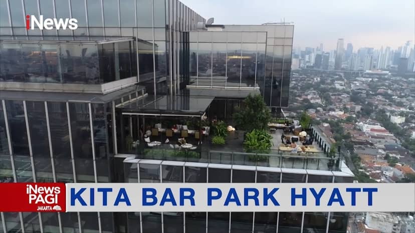 KITA Bar rooftop at Park Hyatt Jakarta: chic open-air venue for corporate mixers and networking.