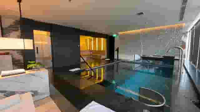 Royal Salon 3