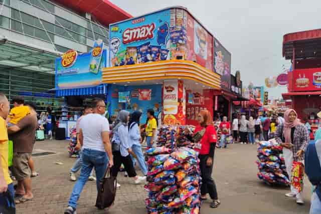 Branded modular kiosks at Gambir Expo Jakarta Fair for trade show festival marketing.