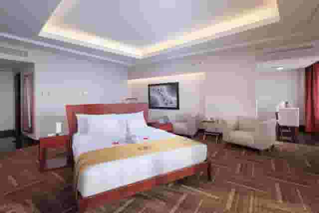 Rooms & Suites
