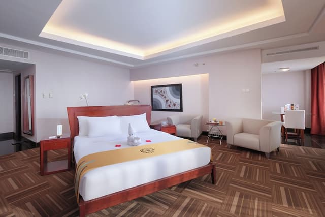 Rooms & Suites