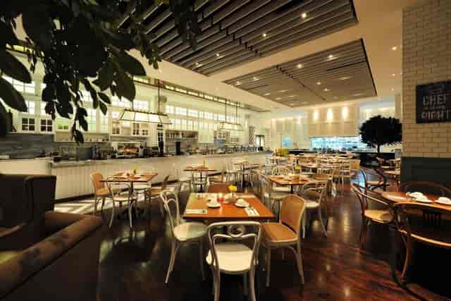 Upscale Veranda Hotel restaurant with open layout for networking events and corporate dinners.