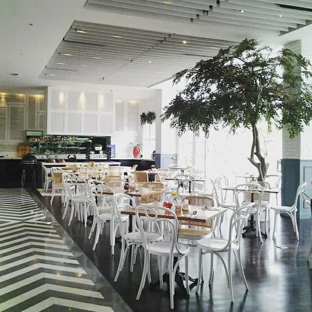 Wyl's Kitchen indoor tree, modern event space for corporate networking or casual dining.