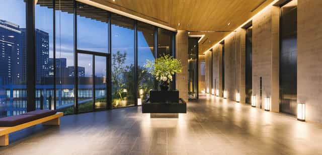 Hotel Yaenomidori Tokyo lobby with floor-to-ceiling windows for cocktail receptions and networking.