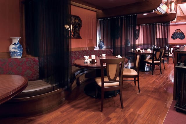 Nangokusyuka semi-private dining room for VIP lunch meetings and corporate breakout sessions.