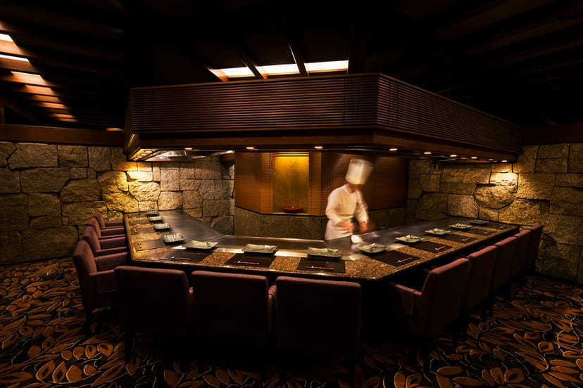 Teppanyaki YAMAHIKO Tokyo: Sophisticated setting for corporate incentive dinners and board events.
