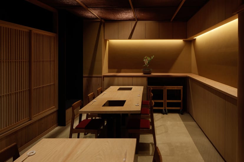 Minimalist private dining room at Sukiyaki Jyuniten for exclusive business meetings and VIP dinners.