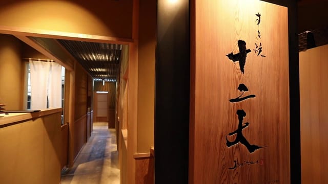 Private dining room at Sukiyaki Jyuniten for VIP dinner and exclusive client meeting.