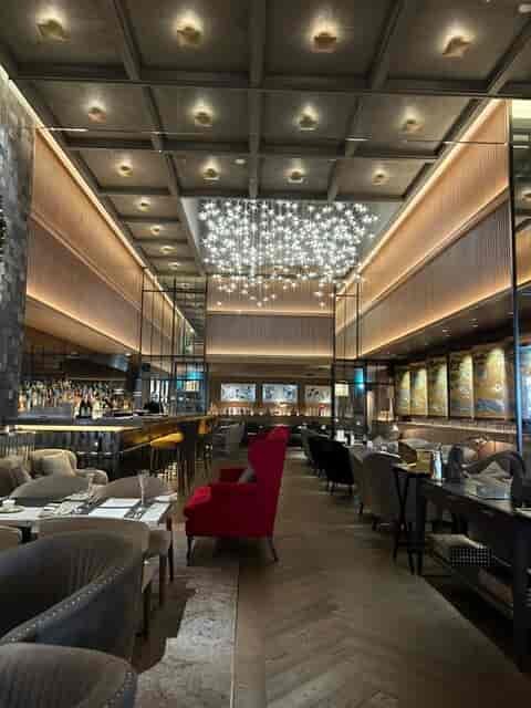 Hudson Lounge: Luxury chandelier and tiered seating for corporate receptions and VIP networking.