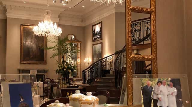 Auberge de L'Ill Tokyo grand dining room with chandeliers for elegant gala dinners and VIP events.