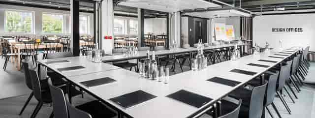 U-shaped boardroom at Lounge Imperial, FLOWCATION, for modern corporate meetings and workshops.