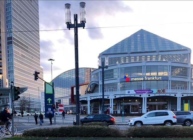 Halle 8