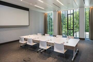 Boardroom in Meliá Frankfurt City with natural light, perfect for executive meetings and seminars.