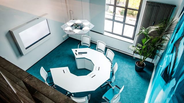 Gaming lounge with U-shaped seating for corporate workshops and collaborative breakout events.