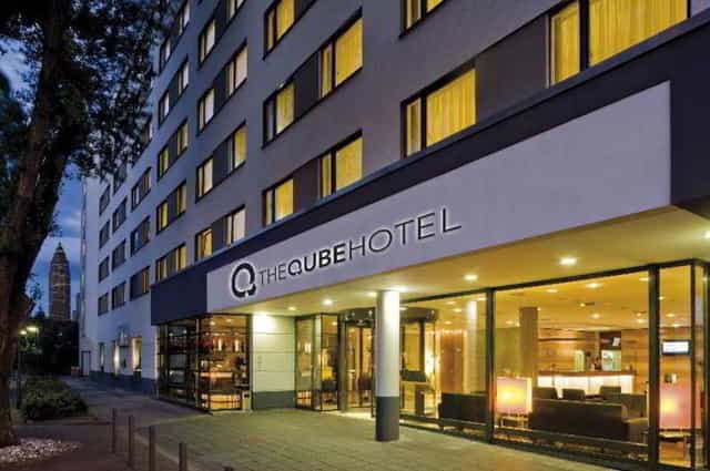Modern Hotel Frankfurt Messe exterior, ideal for corporate events and business meetings.