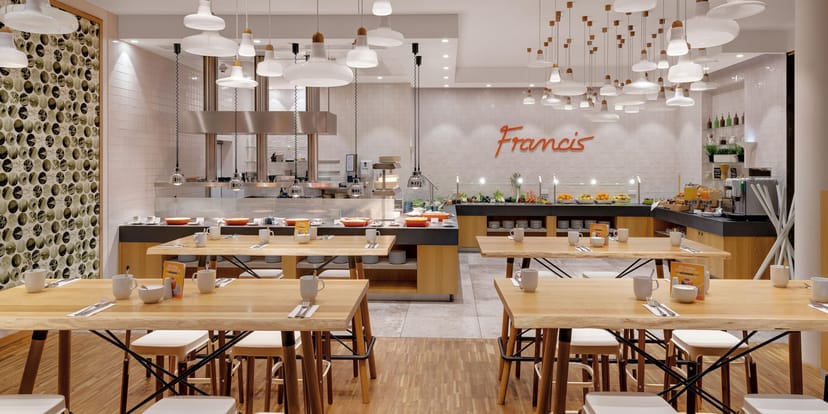 Modern Holiday Inn Frankfurt suite for upscale breakfast service and networking event venue.