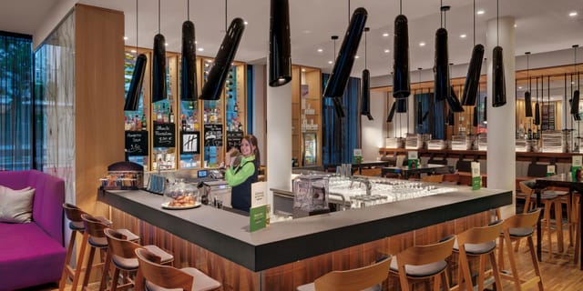 Modern hotel bar at Holiday Inn Frankfurt, ideal for corporate networking and business receptions.