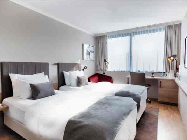Daylight Ballroom, Crowne Plaza Frankfurt: modern hotel room for business meetings and conferences.