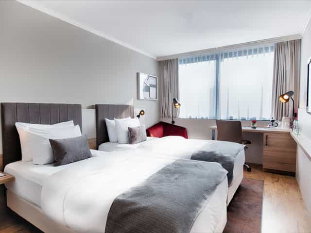 Daylight Ballroom, Crowne Plaza Frankfurt: modern hotel room for business meetings and conferences.