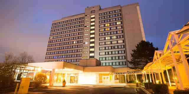 Crowne Plaza Frankfurt conference center arrival area for corporate meetings and business events.