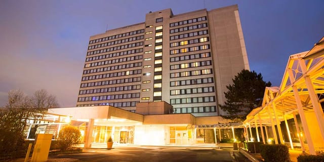 Crowne Plaza Frankfurt conference center arrival area for corporate meetings and business events.