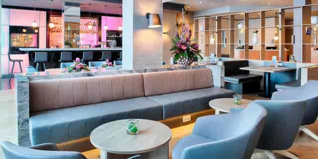 Frankfurter Stube lounge with modular seating for networking and conference events.