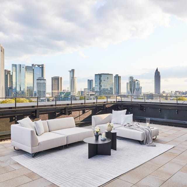 Rooftop terrace in Westend Tower Frankfurt: VIP reception and corporate event venue with skyline.