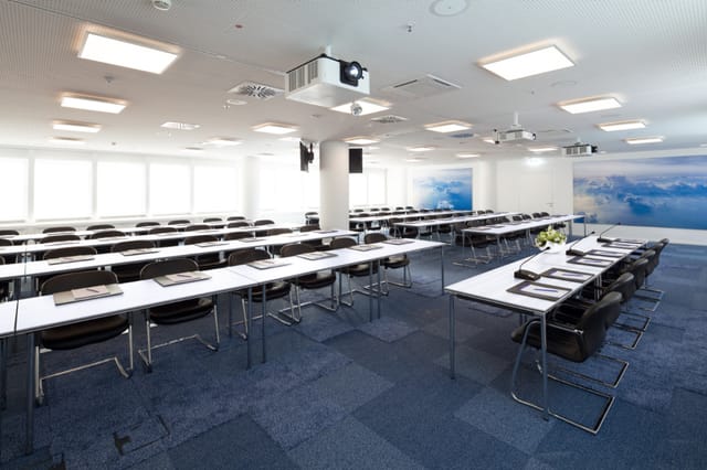 Classroom-style meeting room at Fraport Conference Center, ideal for training workshops.