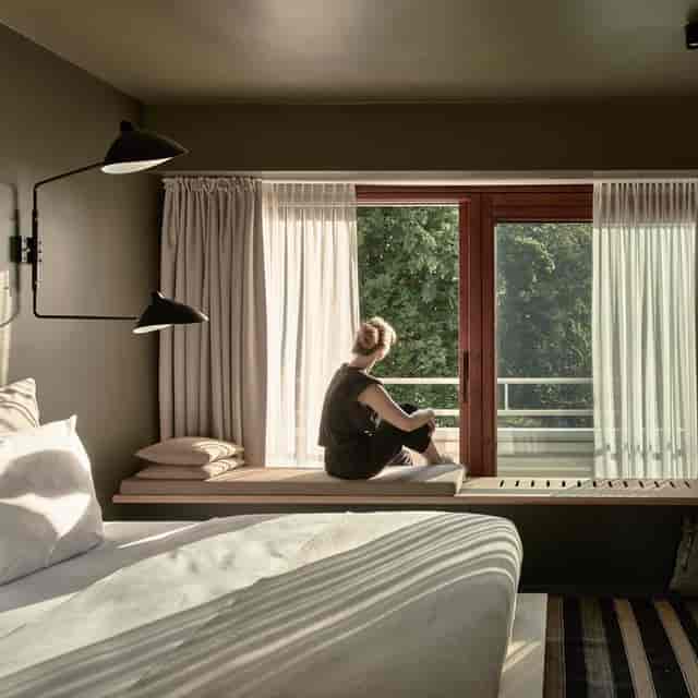 Premium hotel room for VIP conference accommodations and corporate off-site relaxation.