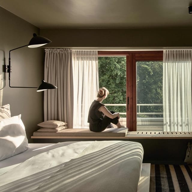 Premium hotel room for VIP conference accommodations and corporate off-site relaxation.