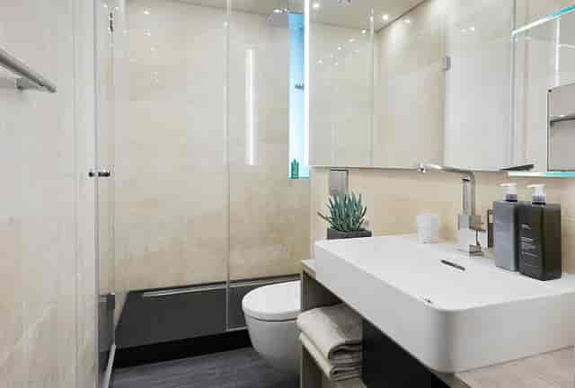 Modern bathroom at Living Hotel Frankfurt, ideal for corporate travel and VIP events.