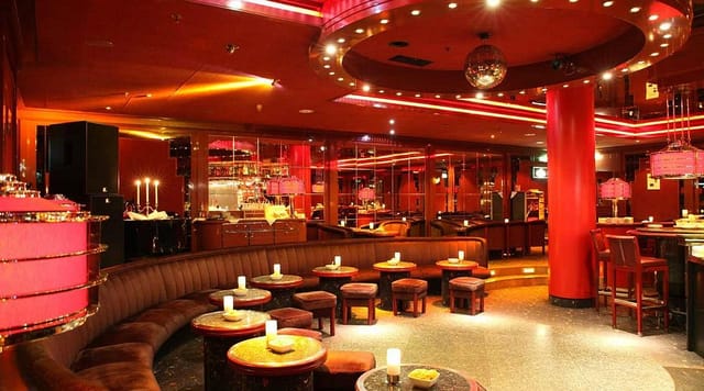 Red lounge bar at Living Hotel Frankfurt for VIP events and evening receptions.