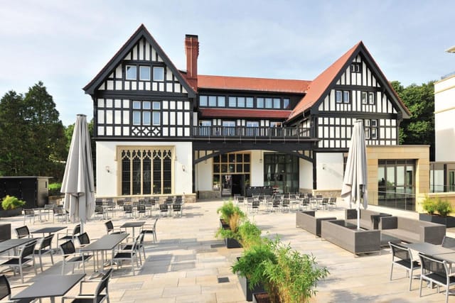 Dorint Hotel Frankfurt suite with terrace for corporate breakout sessions and networking events.